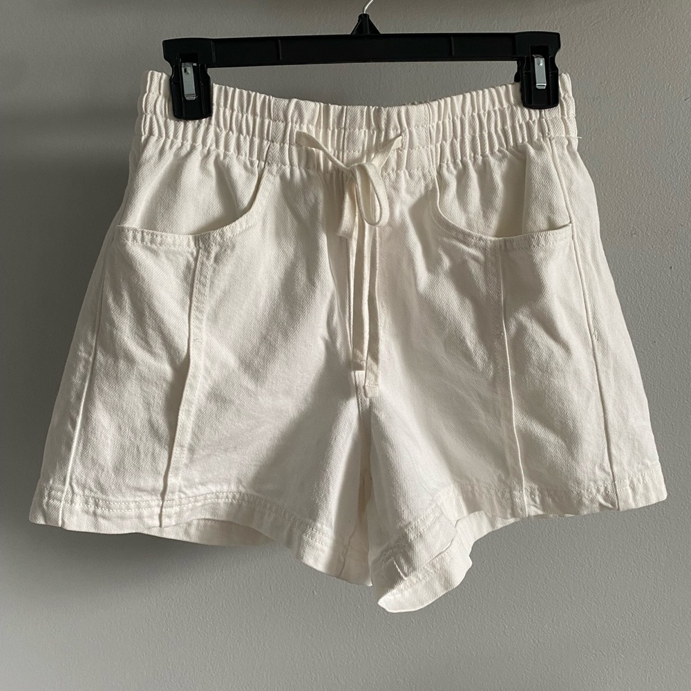 Universal Thread Women's White Cargo Shorts